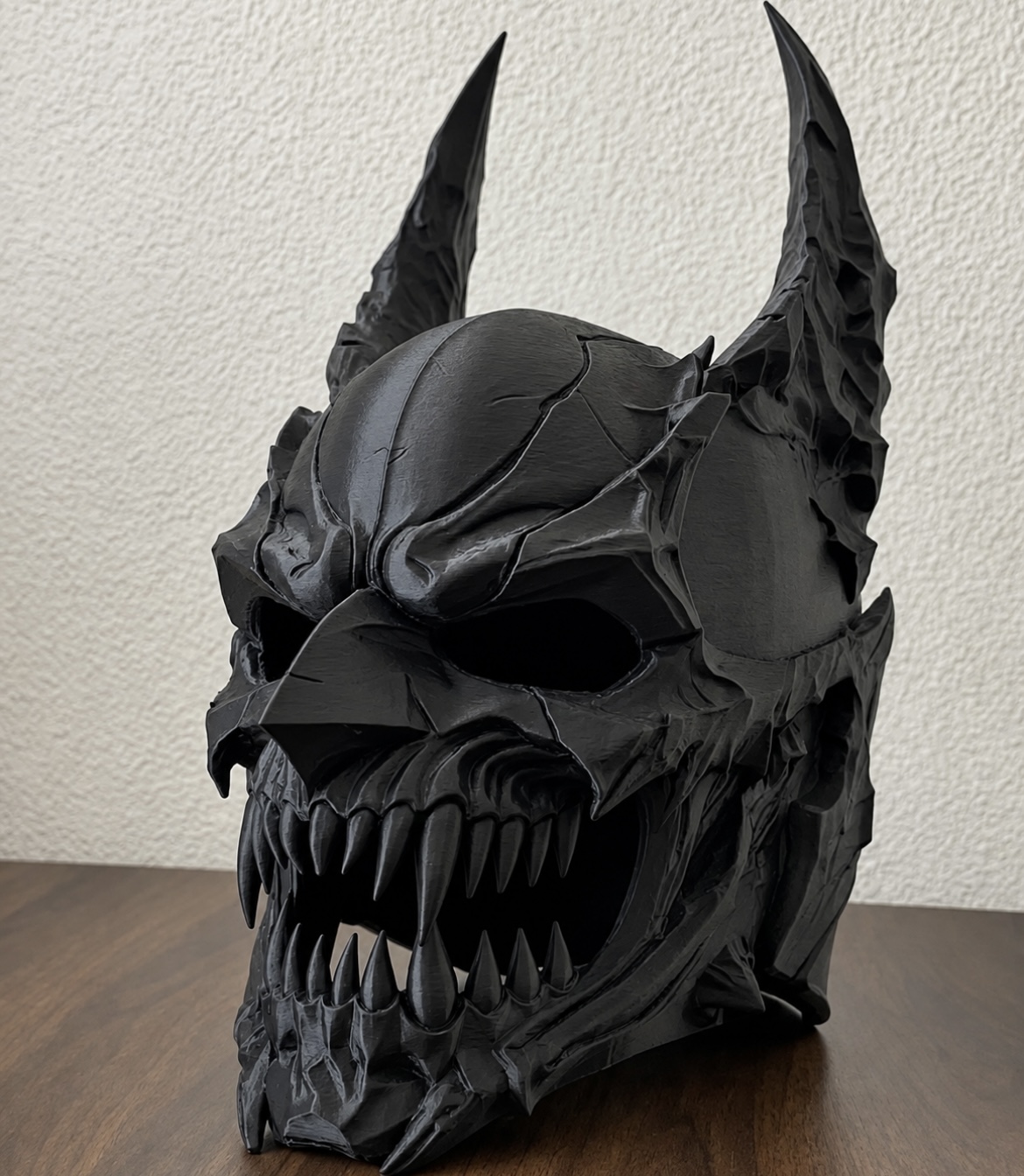 Masque de dragon noir