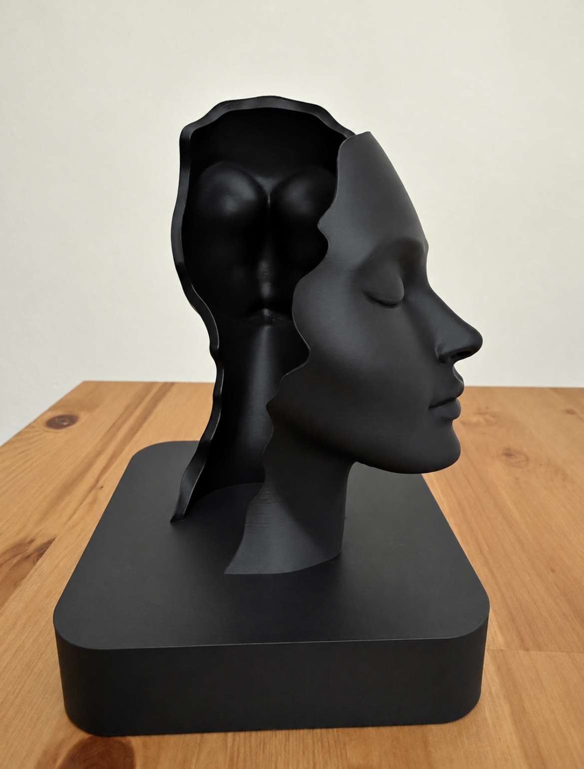 Sculpture de deux visages